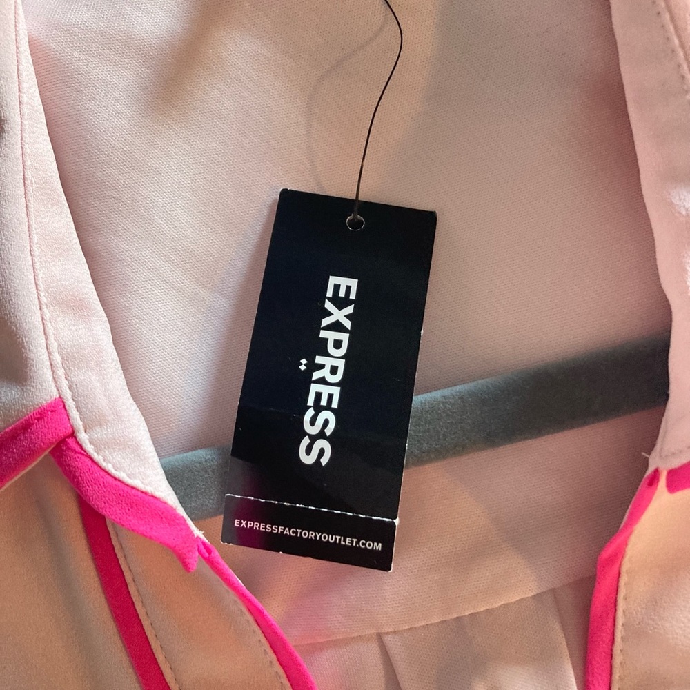 SOLD 🩷NWT Express M Dress
Button down Sleeveless
Sexy Hot Pink Barbiecore - Picture 8 of 9